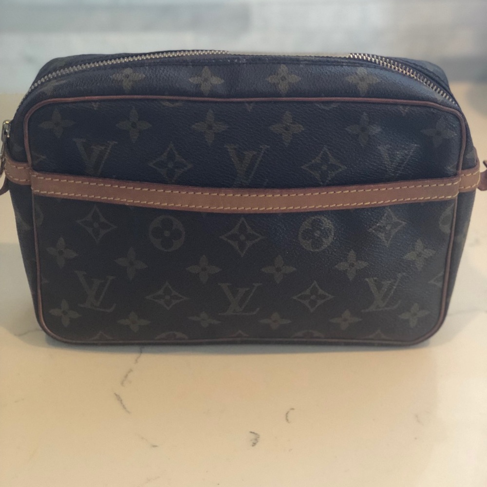 Louis Vuitton Compeigne 23